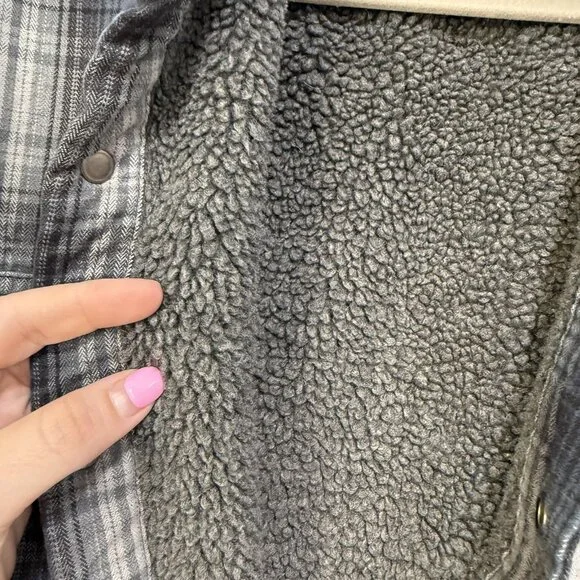 Carhartt Jacket Mens Medium Sherpa Lined Plaid Shirt Coat Workwear Fall 2019 - Picture 4 of 16